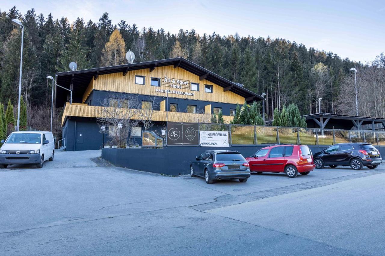 Apartament The Art And 3*